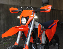 Load image into Gallery viewer, T3 Switchback M8 LED Turn Signals - Front
