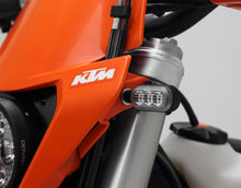 Load image into Gallery viewer, T3 Switchback M8 LED Turn Signals - Front
