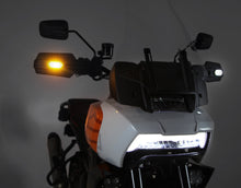Load image into Gallery viewer, T3 Modular Switchback Signal Pods - Front
